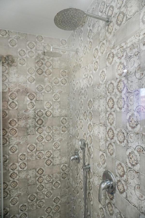 B&B Porta Garibaldi Catania Bagian luar foto